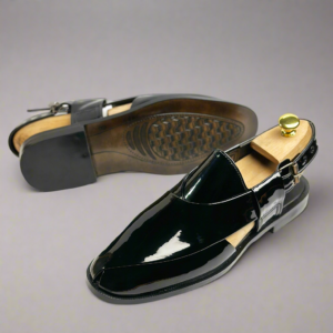 Black patent leather shoes with a simple, stylish design and fine finishing for an elegant look.